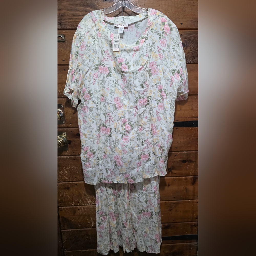 Vintage Venezia Floral Short Sleeve Top and Skirt Set